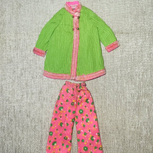 Vintage 1970s Skipper Doll with Outfits - Picture 6 of 7